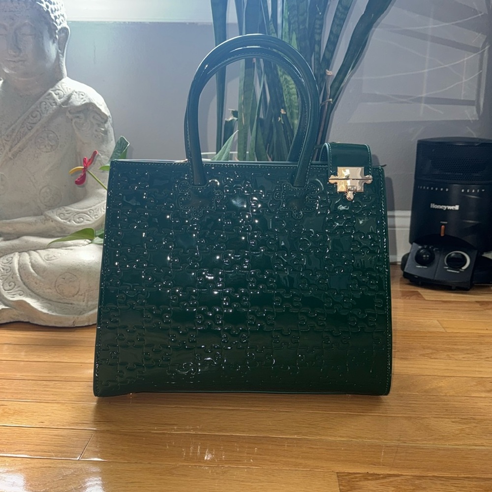 IBUKUN TOTE | PATENT LEATHER - FOREST GREEN